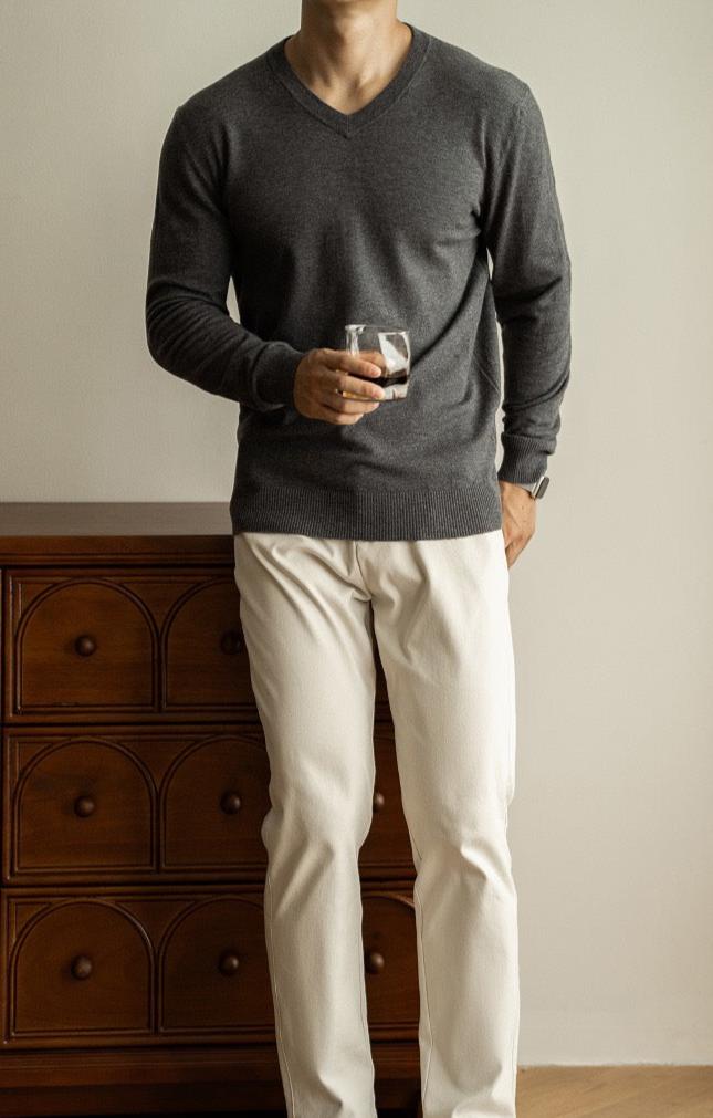 Slim V-neck sweater