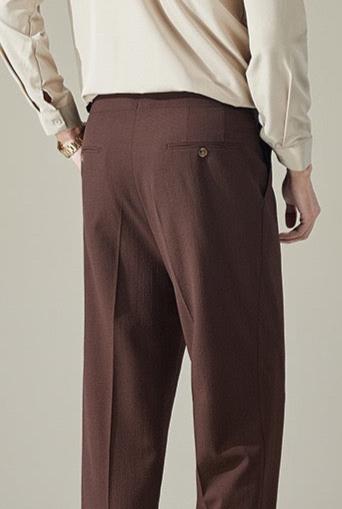 Pointed buttoned pleated pants