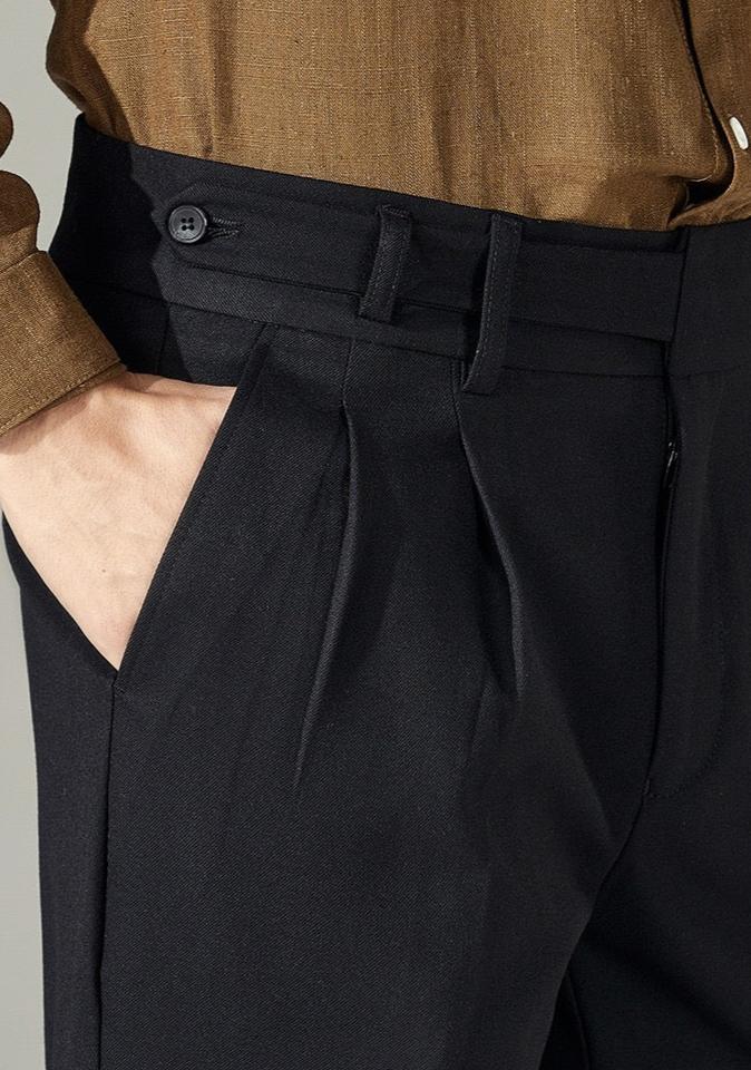 Pantalon droit à pinces boutonné