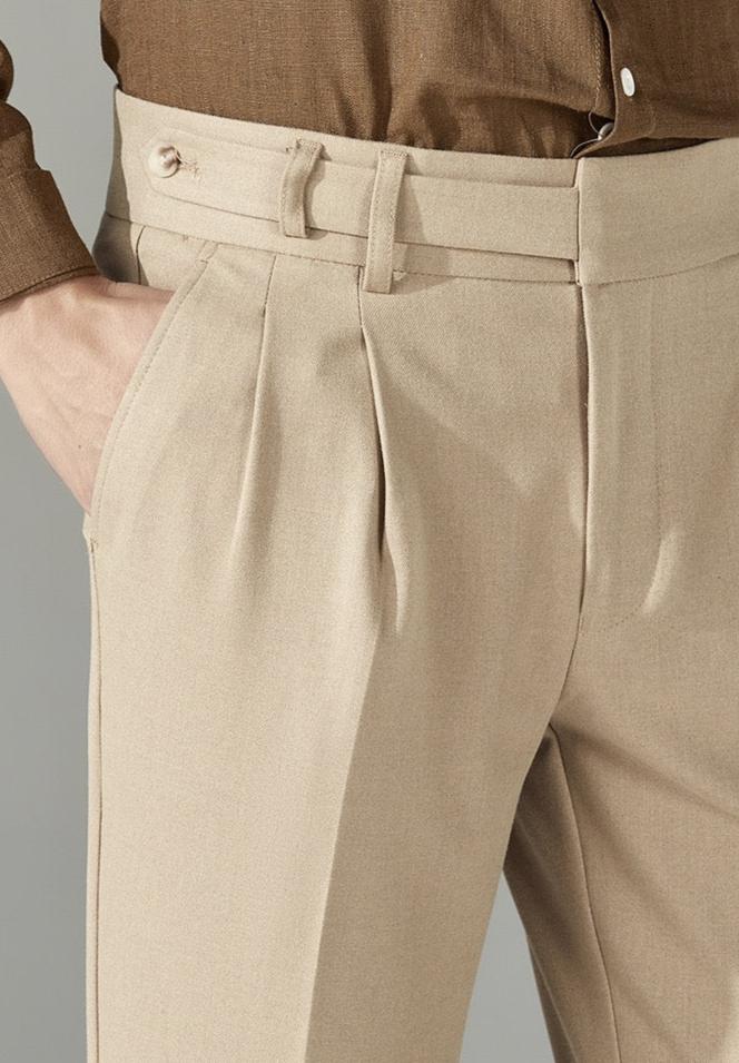 Pantalon droit à pinces boutonné